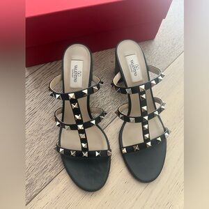 ♥️SOLD♥️ Valentino Garavani Rockstud Black Caged Sandals Slides 38.5 8